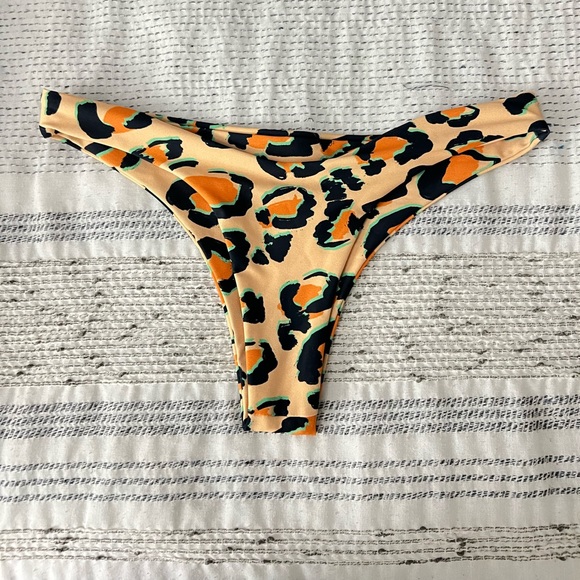 Skatie Alana Bottoms size small - Picture 2 of 2